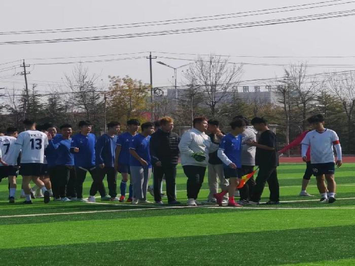——潍坊食品科技职业学院第一届 “国开杯”足球比赛开幕。